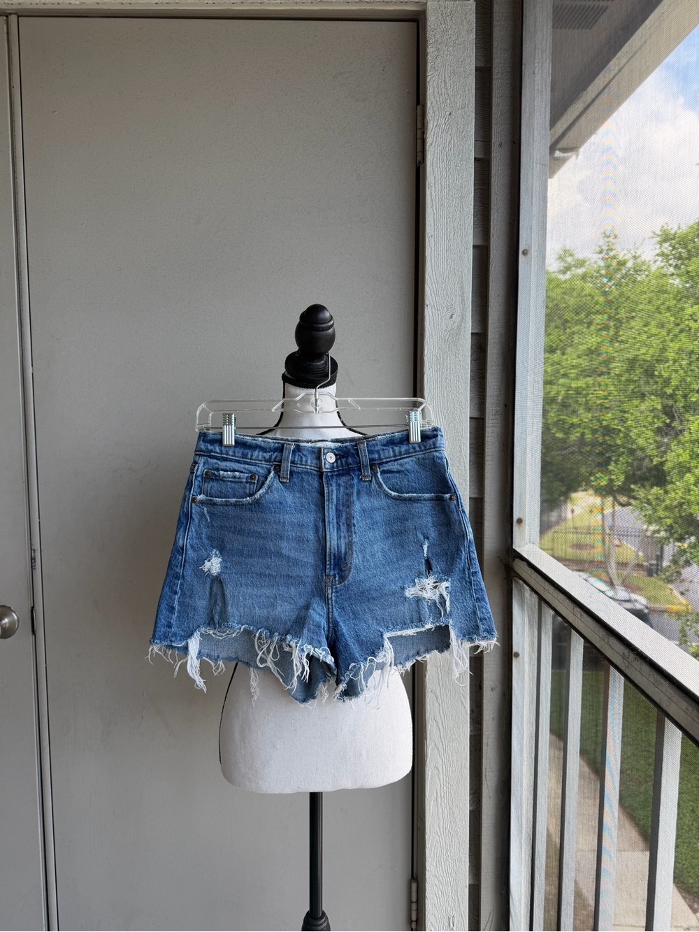 4 Pairs of Denim Distressed Shorts Levi’s & Abercrombie Size 28 - Picture 12 of 16